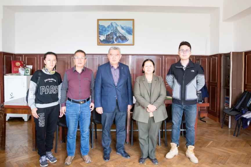 组织西安市文物保护考古研究院 赴吉尔吉斯斯坦实地考察